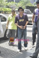 Shahrukh KHan snapped in his KKR T-shirt in Trident, Mumbai on 19th May 2011 (10).JPG